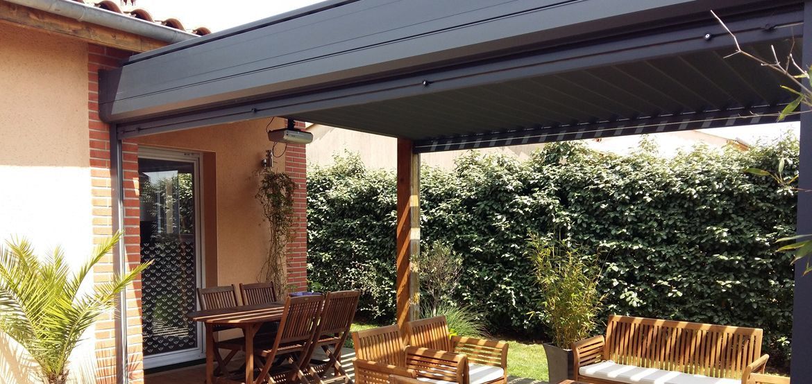 Rétroprojecteur sous la pergola