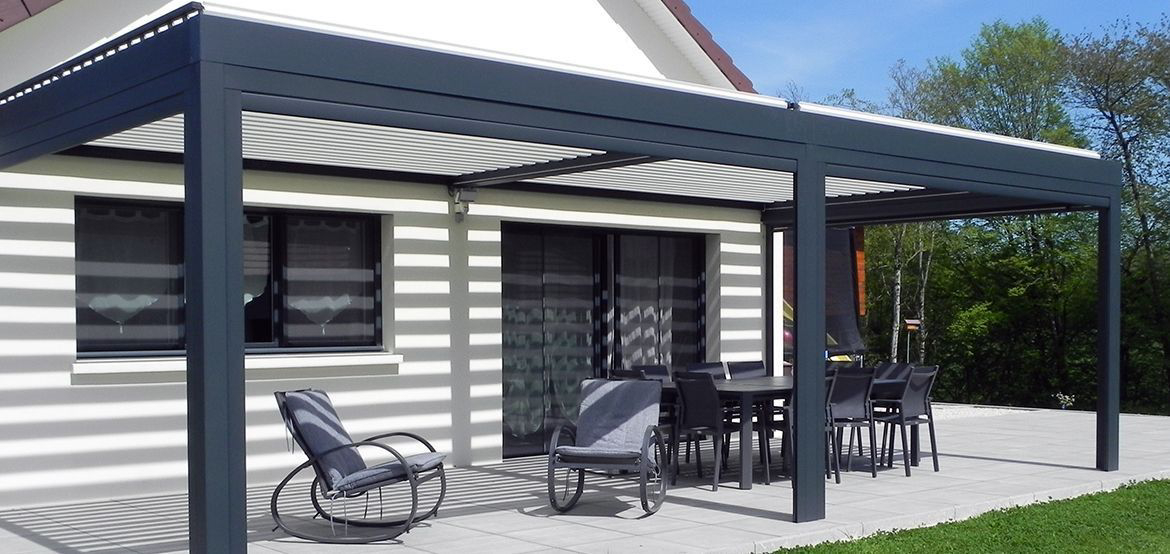 pergola Lounge avec rideau coulissant ajouré
